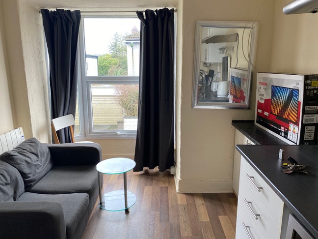 Central Camborne. En-suite. Private.  Main Photo