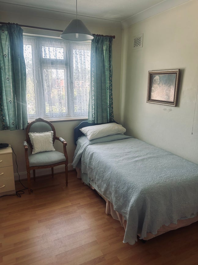 Room to let in a luxury home  Main Photo
