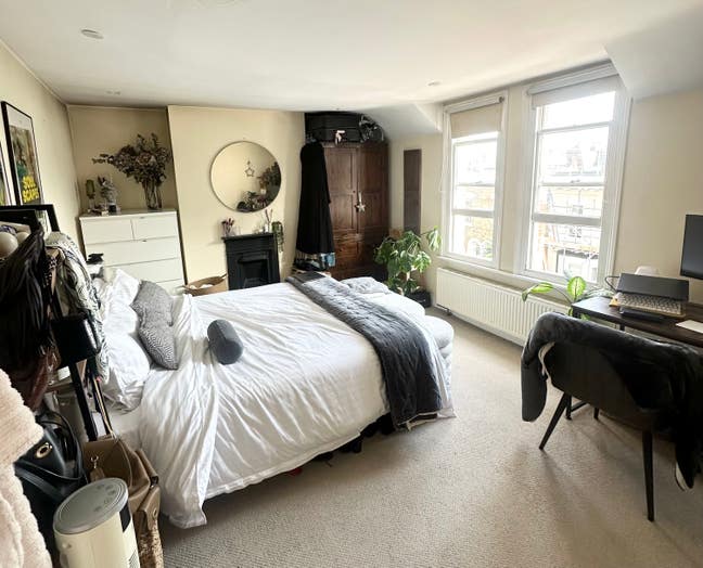 Large room in a friendly house with a garden  Main Photo