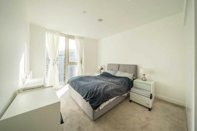 Stunning 1 bed flat on the River near Canary Wh Main Photo