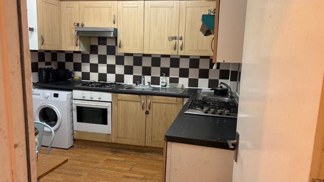 Furnished En-Suite Double Bed Flat, Bills Included Main Photo