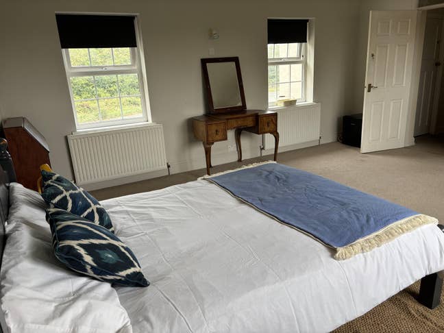 Large double room available near M40, JLR & HS2 Main Photo