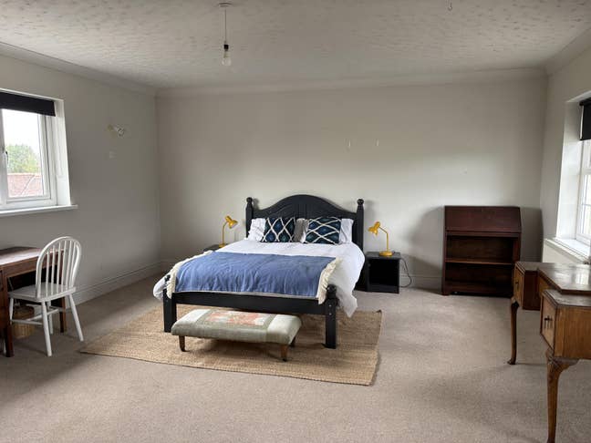 Large double room available near M40, JLR & HS2 Main Photo