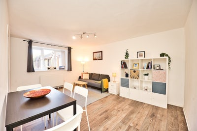 Furnished 2 Bed Apartment + Parking in Stratford Main Photo