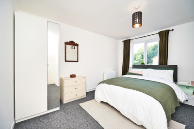 Furnished 2 Bed Apartment + Parking in Stratford Main Photo