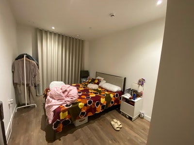 Looking for a roommate to share a double room Main Photo