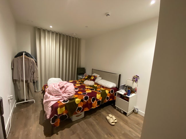 Looking for a roommate to share a double room Main Photo