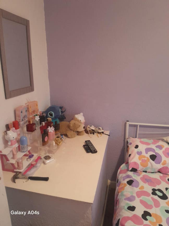 Small single bedroom furnished with tv double bed  Main Photo