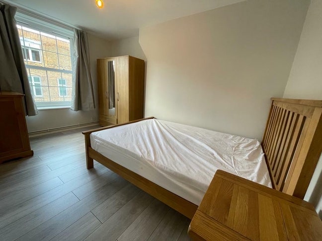 2 Oval rooms for long term flatshare  Main Photo