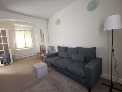 Looking for another housemate for a 3 bedroomhouse Main Photo