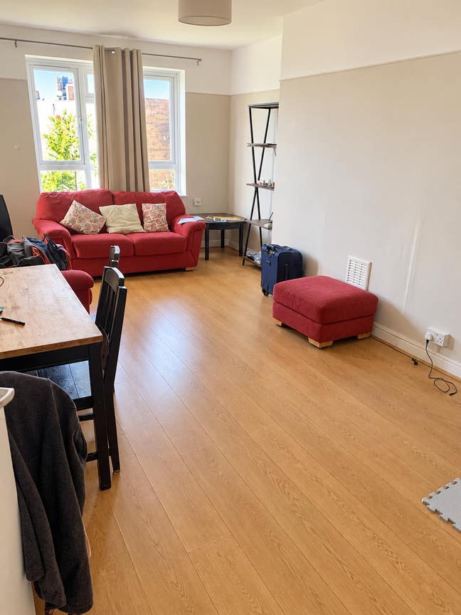🏡 3-Bed Flat Brockley | 5 Min Station | Parking Main Photo