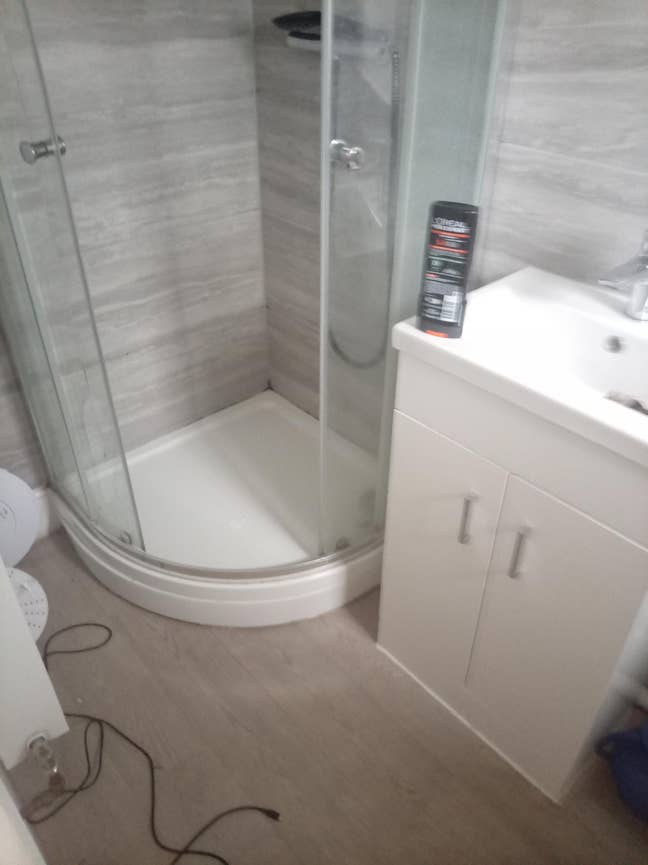 3 bedroom newly refurbished mid terrace Main Photo