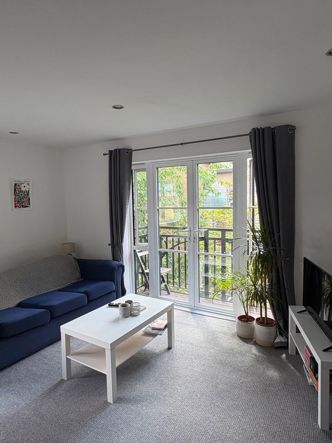 Two bed flat by Victoria Park Main Photo