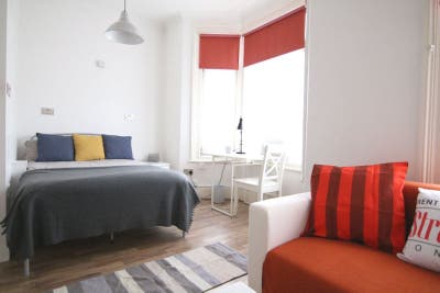 🆕Large Ensuite Room, Zone 2/3 Inc Bills+WiFi Main Photo