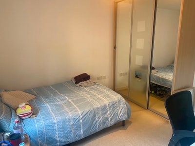 Double En-Suite Room Available in E1! 🌸 Main Photo