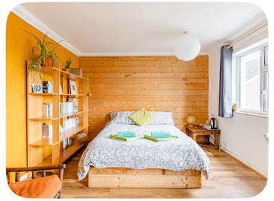 Double room in a quiet home Main Photo