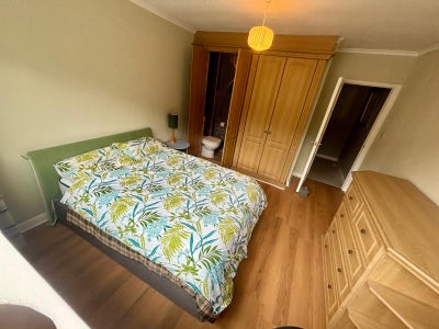 Double Room in Modern Townhouse Main Photo