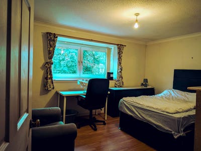 Double Bedroom  Main Photo