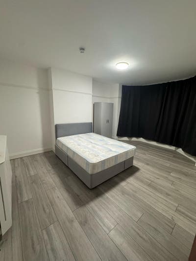 2 Double Rooms available for rent in - E17 3PS Main Photo
