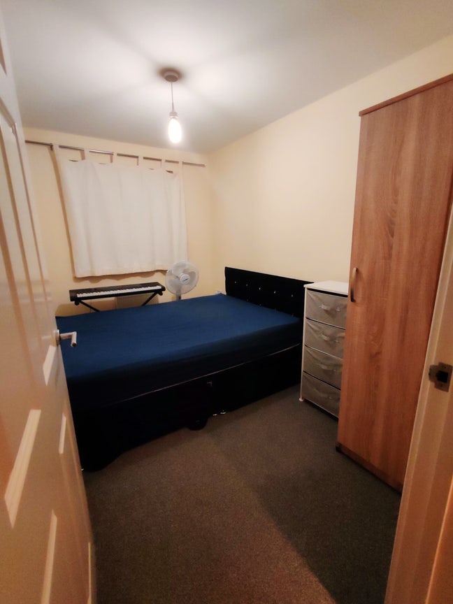 Single room available near Hatfield train station Main Photo
