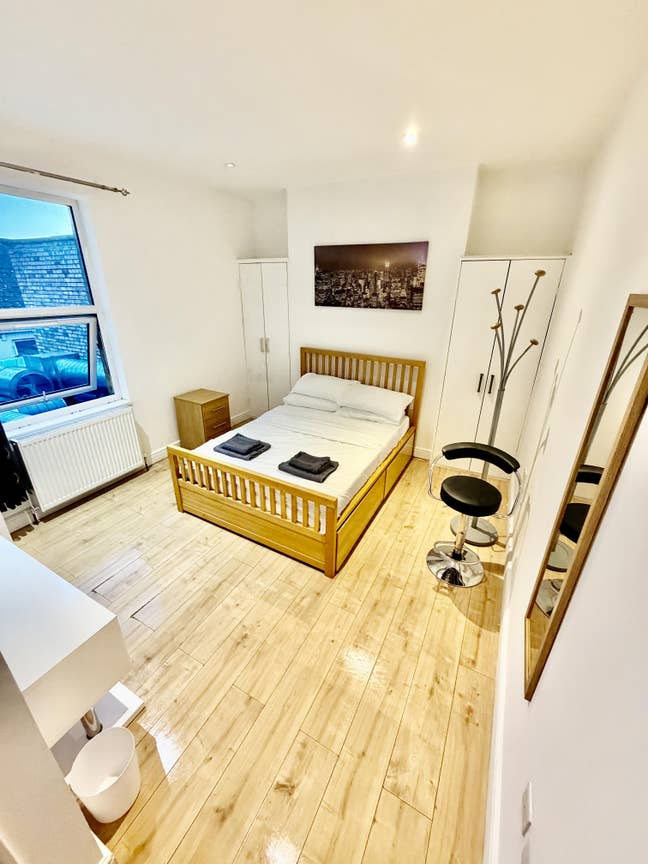 Ensuite room available on mill road Main Photo
