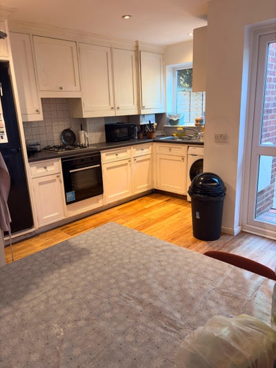 Ensuite to Let Main Photo
