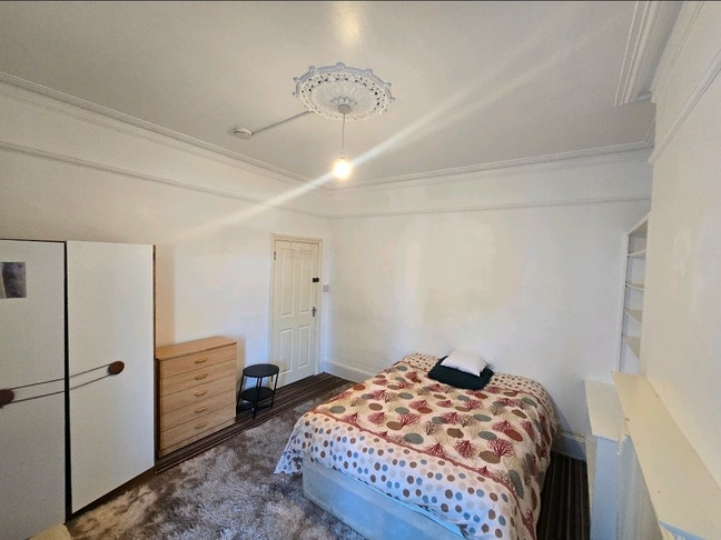 Large Double Room - South Norwood Main Photo