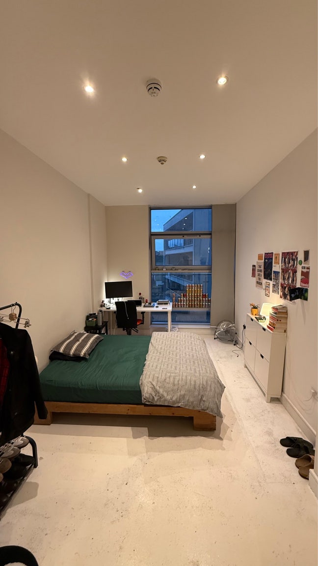 Huge Double bed room in Aldgate East  Main Photo