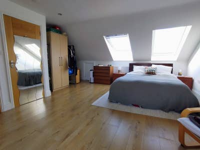 Large top floor bedroom with private bathroom Main Photo