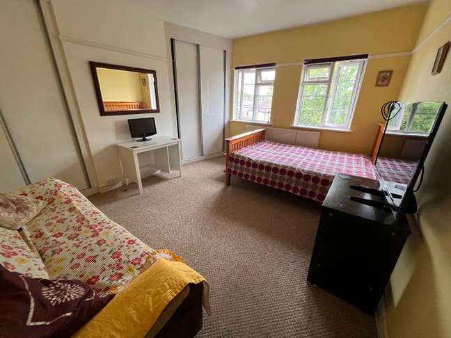 Double  Rooms EN5  Main Photo