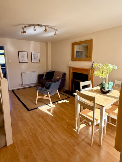 Short-Term Accommodation — Sunday to Friday Main Photo