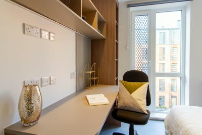 En-suite Room Dean Street Works  Main Photo