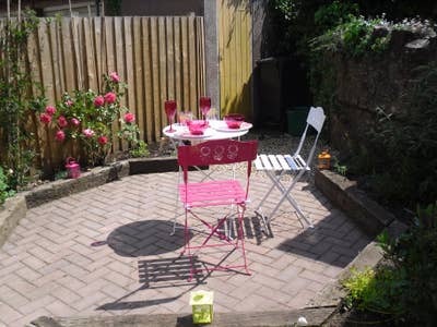 Beautiful 2 bedroom character cottage in sought af Main Photo