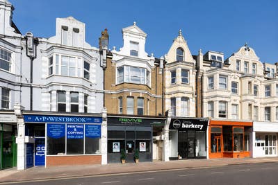 🏡 Large Double Room Available 🏡  Main Photo