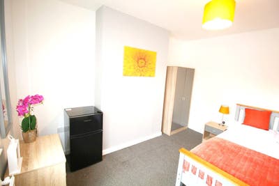 Stylish Double Room | 🍳 Large modern kitchen  Main Photo