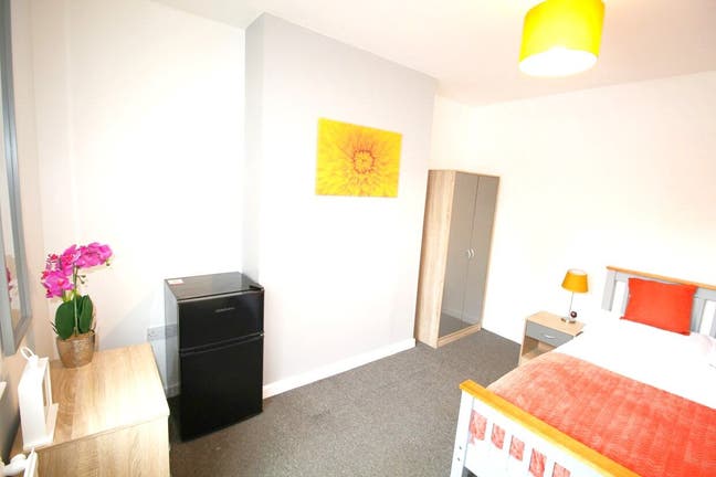 Stylish Double Room | 🍳 Large modern kitchen  Main Photo