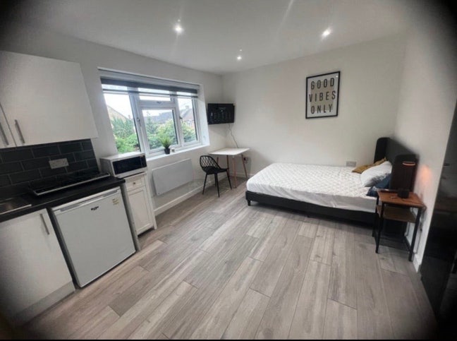 Brand new studio | private kitchen and bathroom  Main Photo