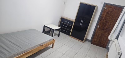 Shared room in house ,washroom attach Main Photo