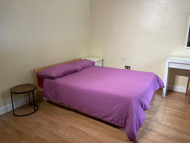 Bright, Spacious Double Room in Mill Hill East Main Photo