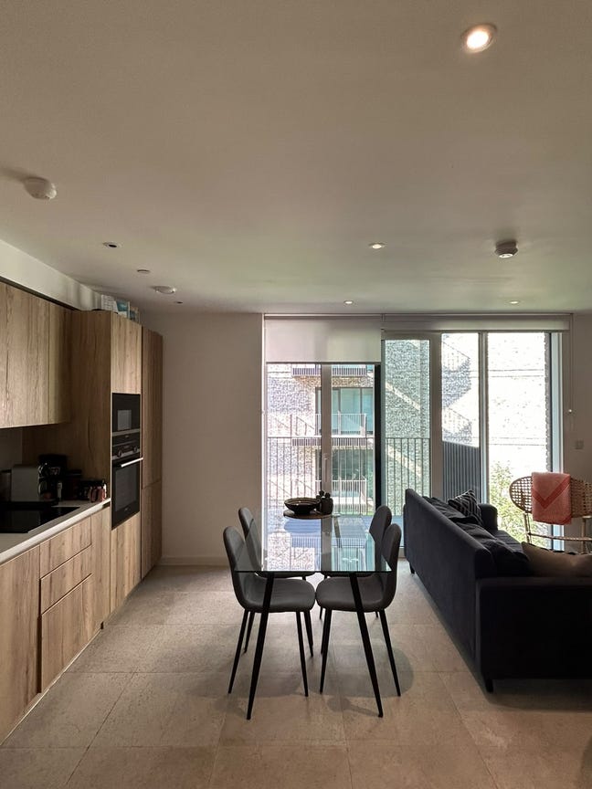 Room + own bathroom in 2-bed flat in Silk Distict Main Photo