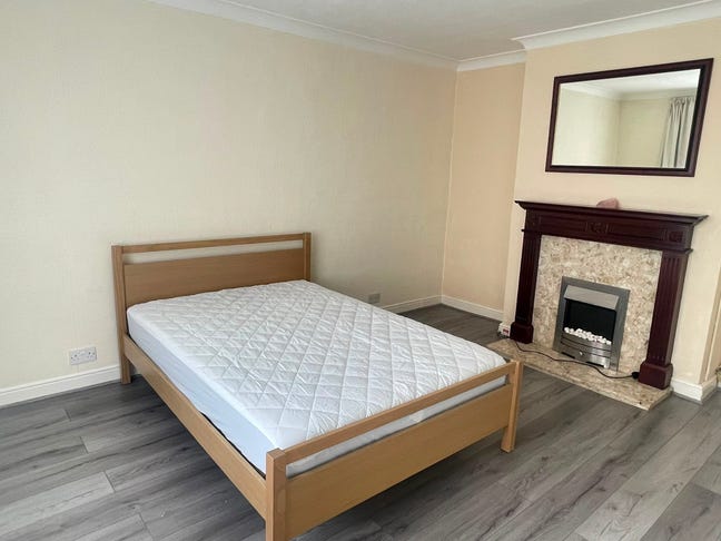 Brand new 4 bedroom house in Stepney Green Main Photo