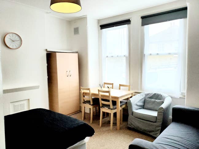 Spacious Room in 3-Bed House – SW11 | Near Clapham Main Photo