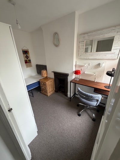 Single Room in Old Town Main Photo