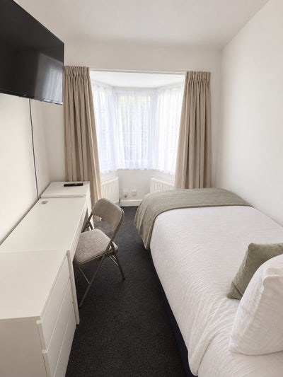 Spacious Single Room Main Photo
