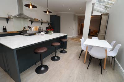 2 beautful double rooms by Acton/Elizabeth line  Main Photo