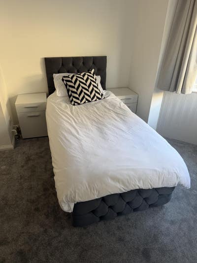 Spacious Room To Rent - Perfect Location Main Photo