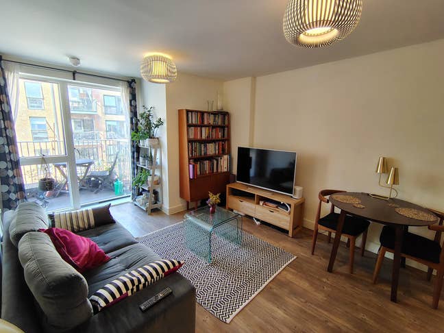 Lovely modern two-bedroom flat with balcony  Main Photo