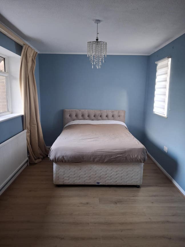 Clean Double Room in great location  Main Photo