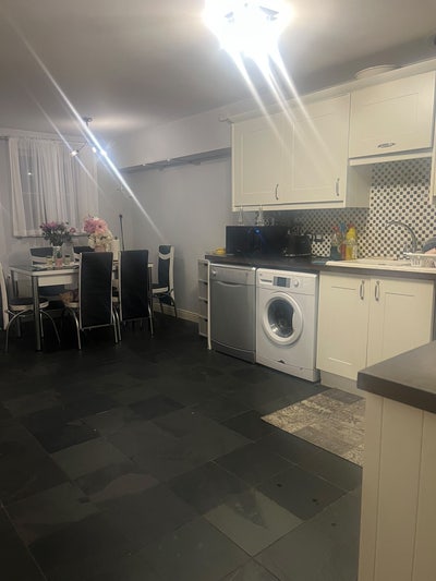 Room in enfield  Main Photo
