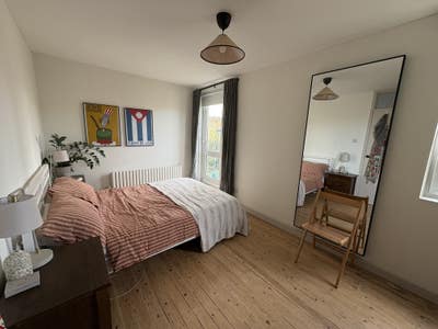 Sunny flat close to Victoria park Main Photo